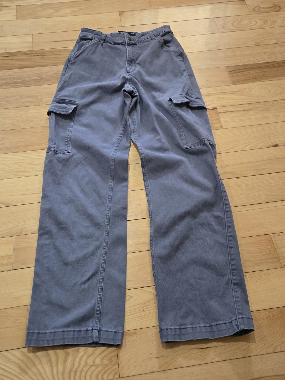 Hollister Ultra High Rise Cargo Pants in Slate Gray - Classic Workwear Style